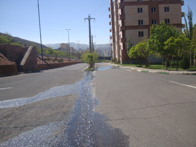 هدر دادن آب- wasting water 